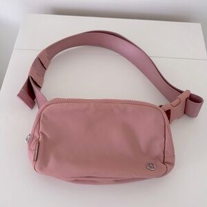 Lululemon Everywhere Belt Bag 1L in Rose Blush